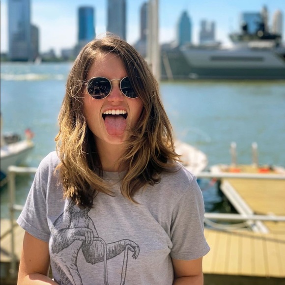 Like this to bookmark my closet! 🌞 - Picture 6 of 8